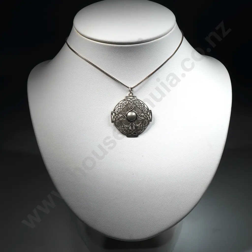 Sterling Silver Celtic Pendant & Chain Image 1++