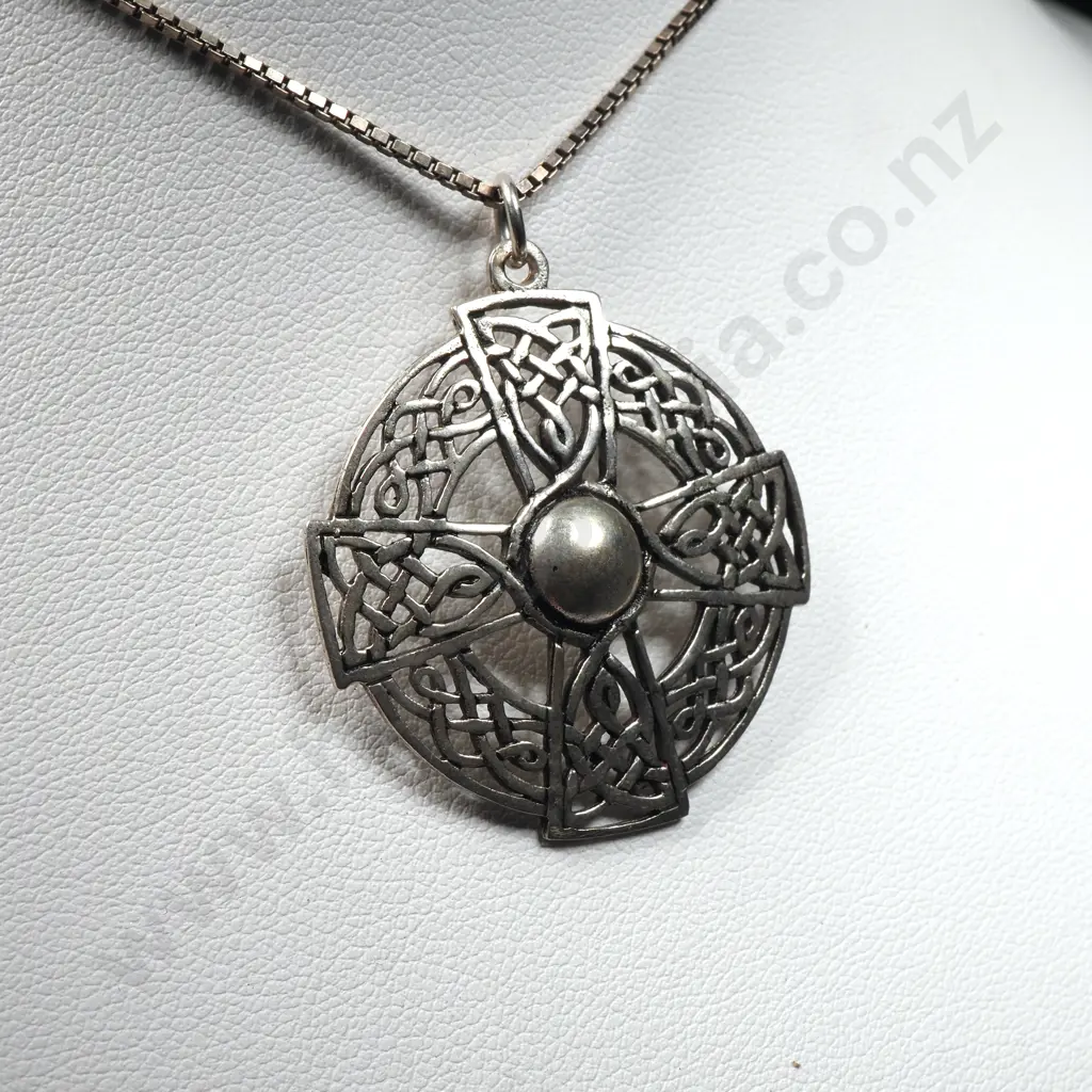 Sterling Silver Celtic Pendant & Chain Image 1++