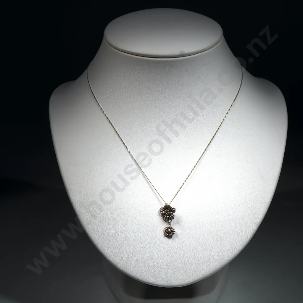 Sterling Silver Flower Pendant & Chain Image 1++