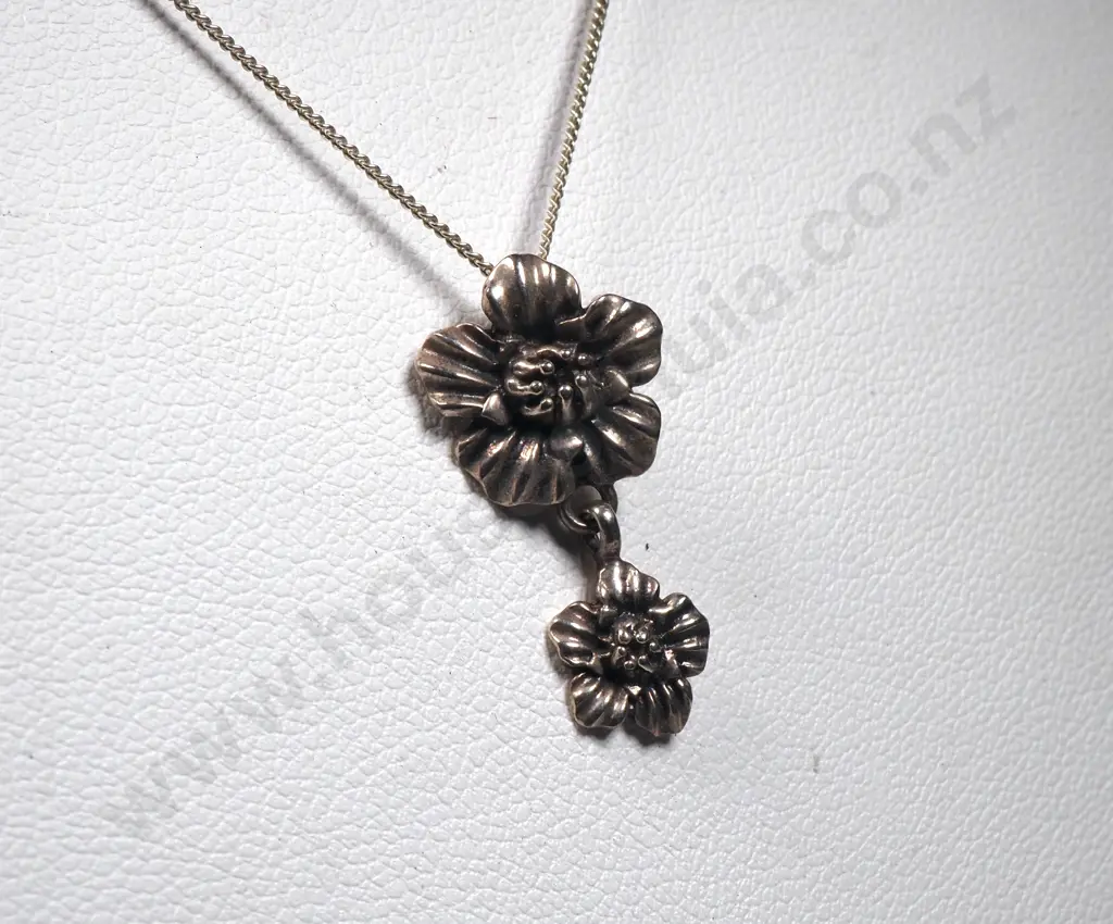 Sterling Silver Flower Pendant & Chain Image 1++