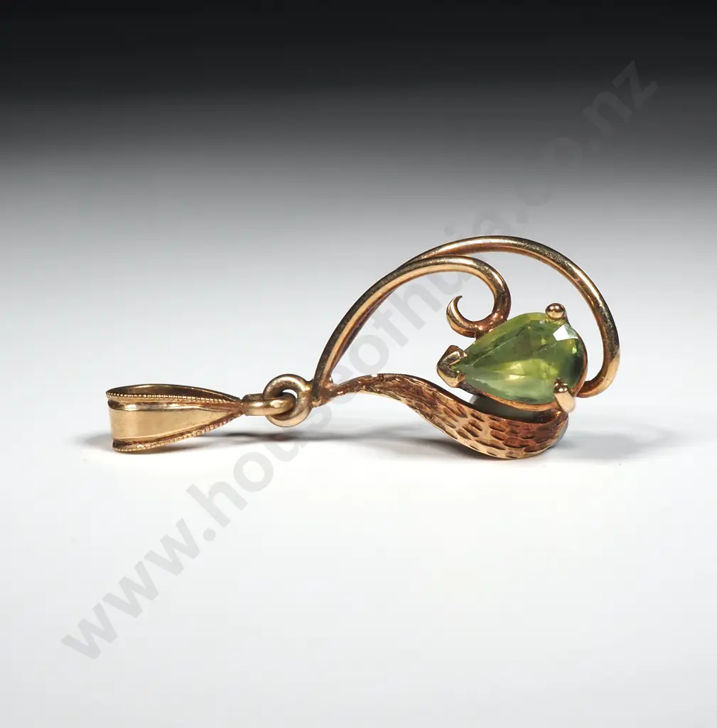 9ct Gold Green Gem Pendant Image 1++