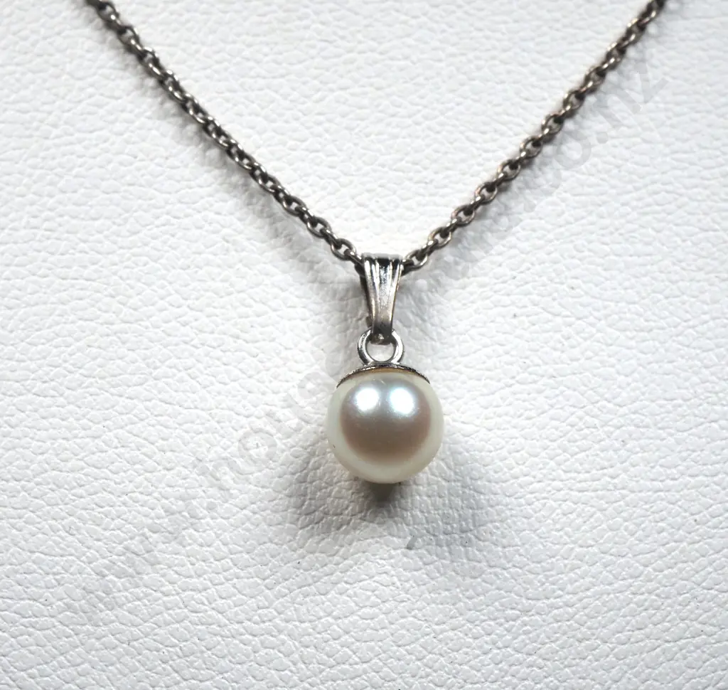 Sterling Silver Cultured Pearl Pendant & Chain Image 1++