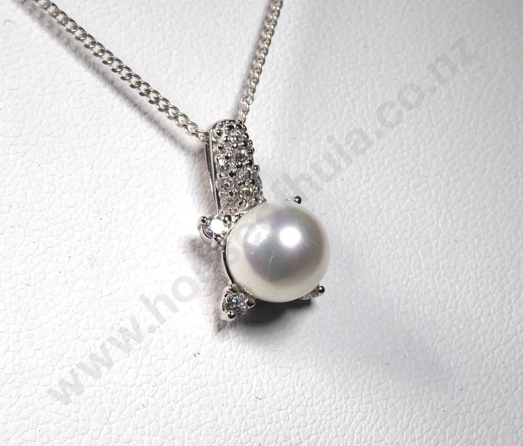 Sterling Silver & Pearl Pendant Image 1++