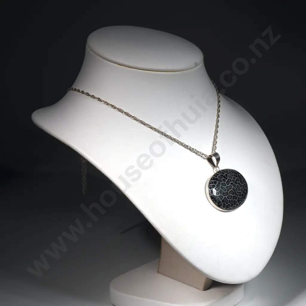 Large Sterling Silver Mounted Oval Grey/Black Pendant On A Rolo Chain Image 1++