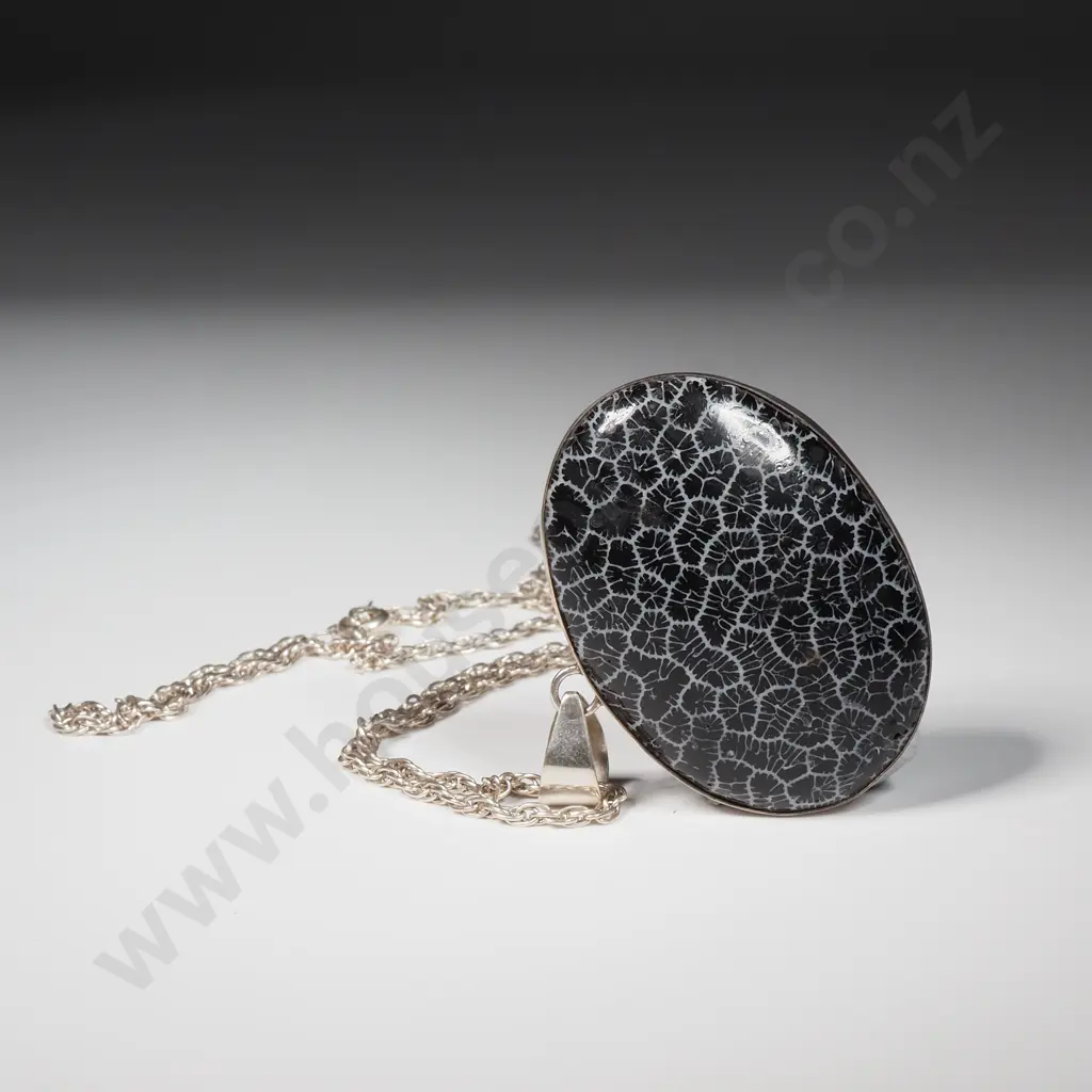 Large Sterling Silver Mounted Oval Grey/Black Pendant On A Rolo Chain Image 1++