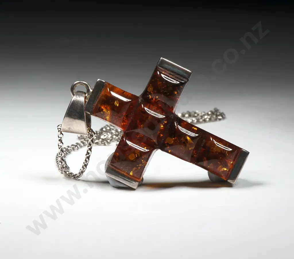 Sterling Silver Amber Set Pendant & Chain Image 1++
