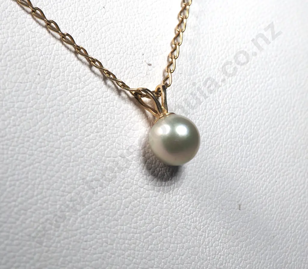 9ct Gold Chain w Single Pearl Image 1++