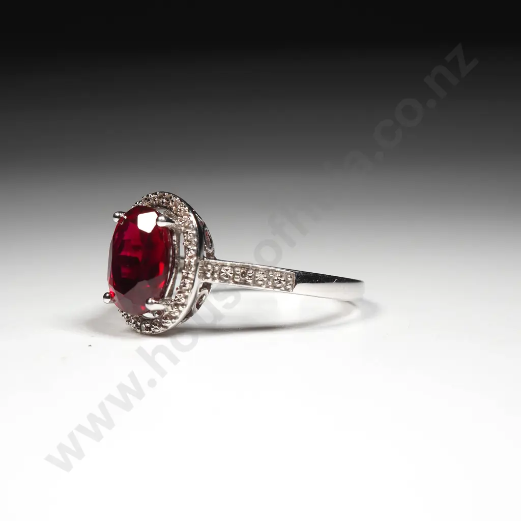 10ct White Gold Ring w Diamonds & Red Gem Image 1++