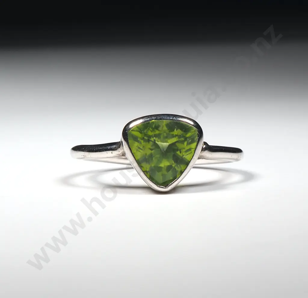 Sterling Silver & Peridot Ring Image 1++