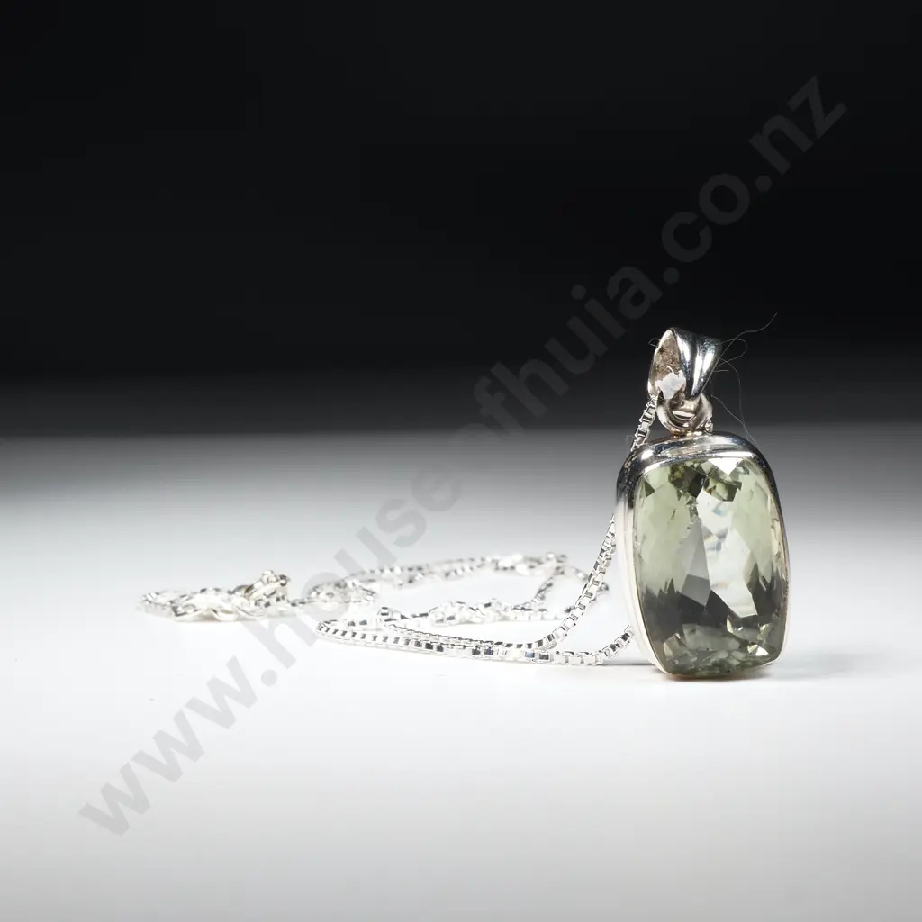 Sterling Silver & Green Amethyst Pendant on Sterling Silver Chain - As New Image 1++