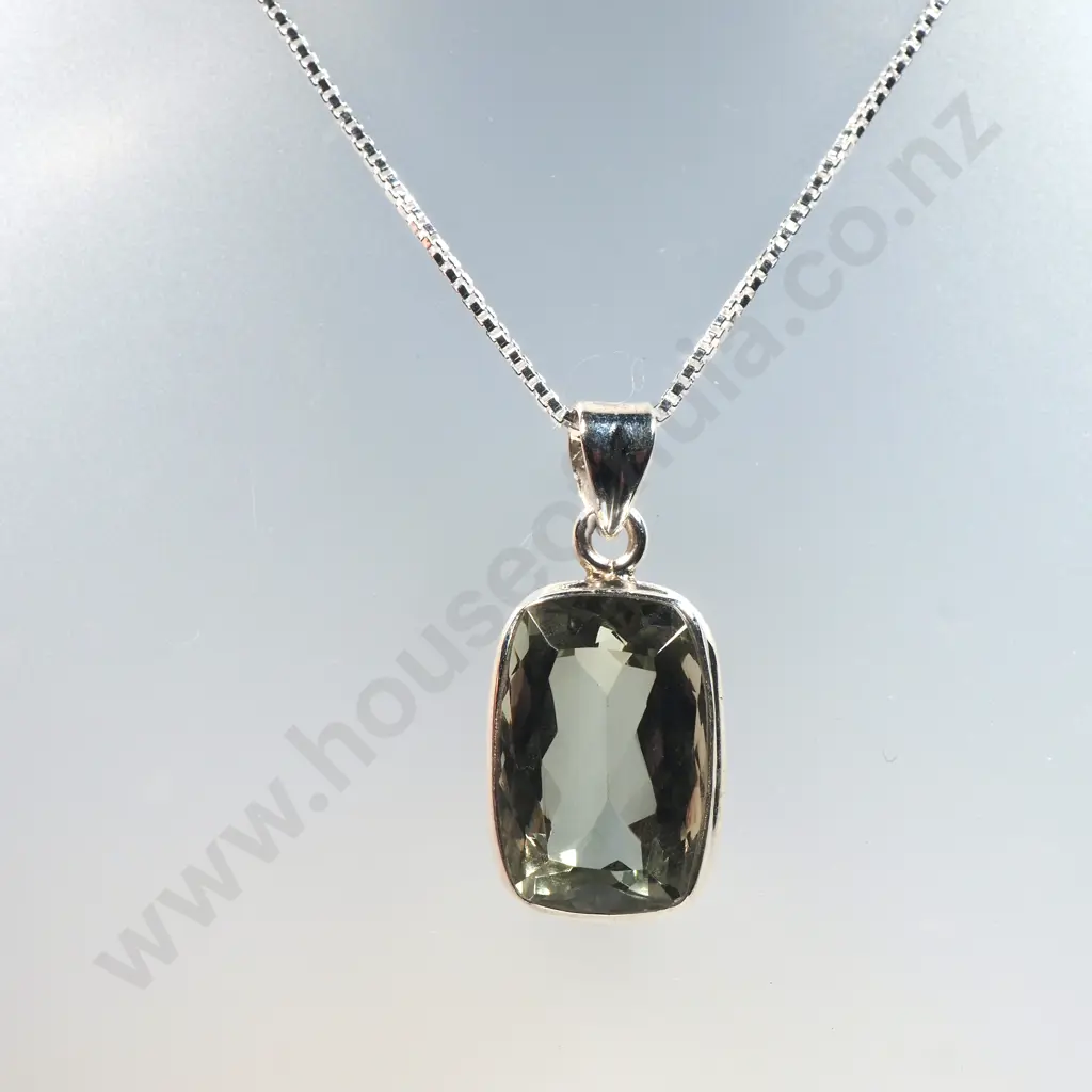 Sterling Silver & Green Amethyst Pendant on Sterling Silver Chain - As New Image 1++