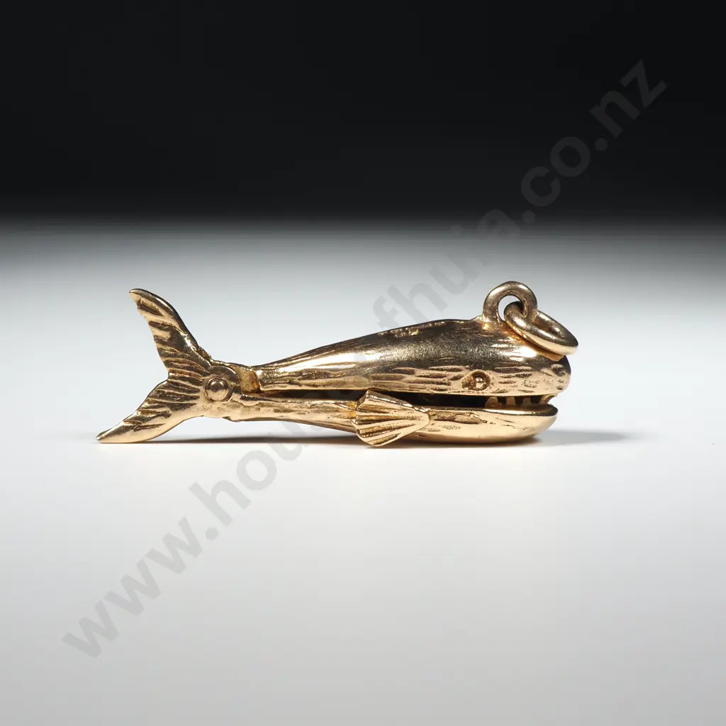 9ct Gold Whale Pendant that Opens Image 1++