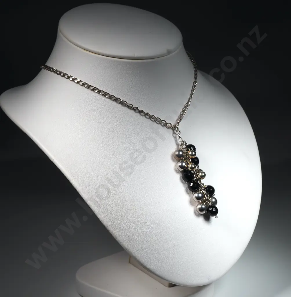 Sterling Silver & Onyx Pendant on Silver Chain Image 1++