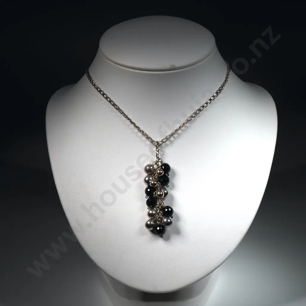 Sterling Silver & Onyx Pendant on Silver Chain Image 1++
