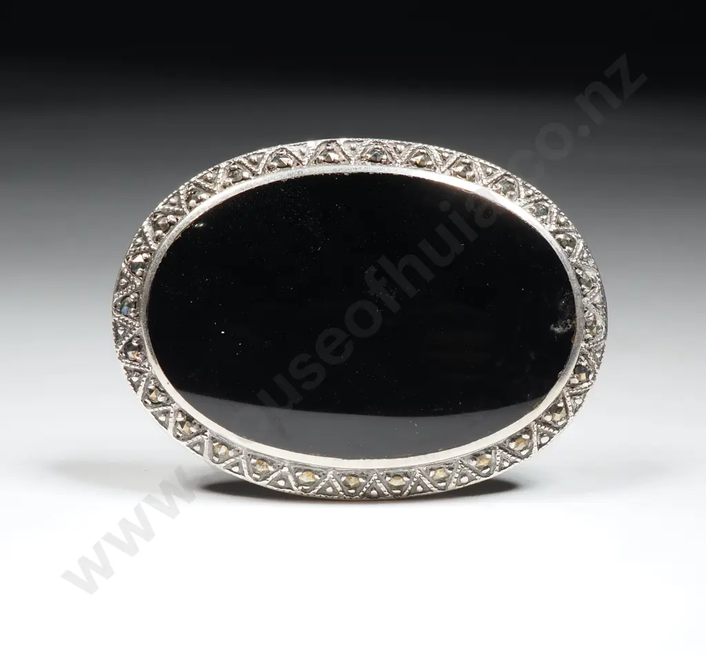 Vintage Sterling Silver Marcasite & Onyx Brooch Image 1++