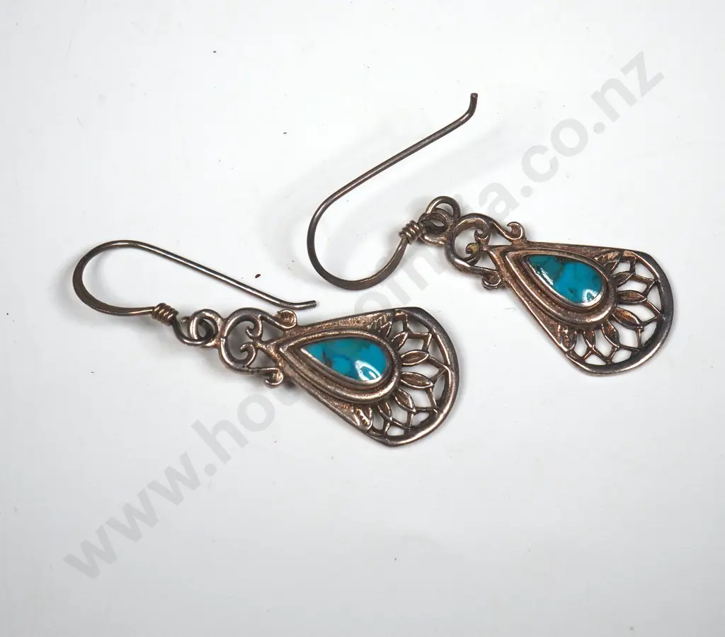 Pair of Vintage Sterling Silver & Turquoise Earrings Image 1++