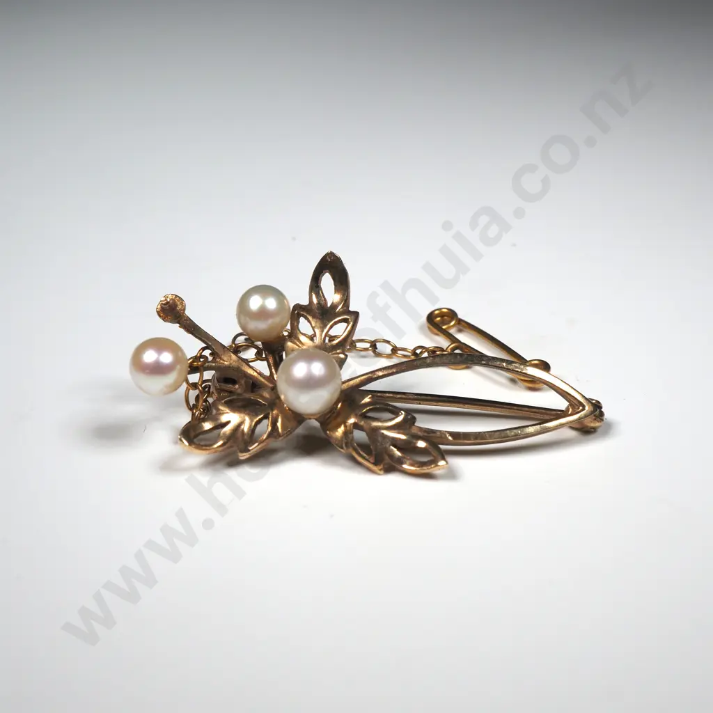 9ct Gold Brooch w Pearls - One Missing Image 1++