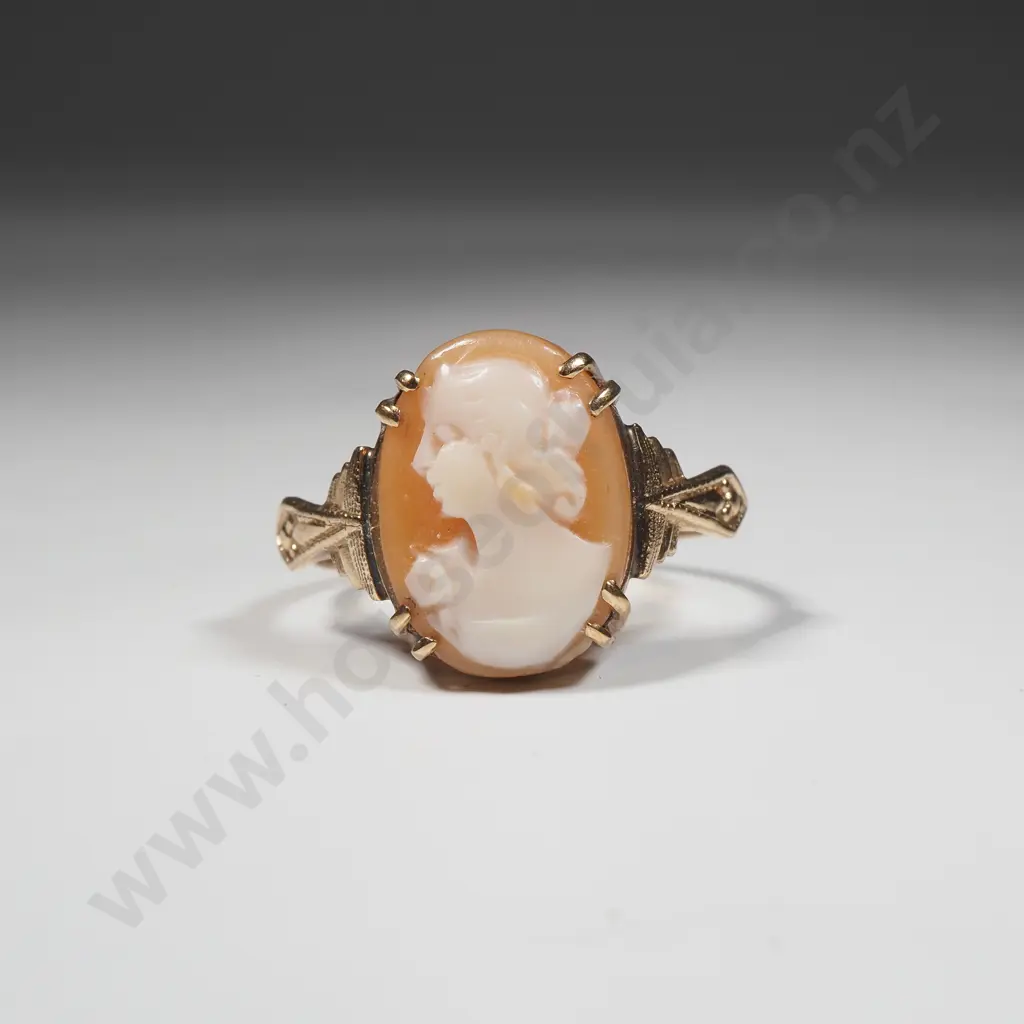 9ct Gold Cameo Ring Image 1++