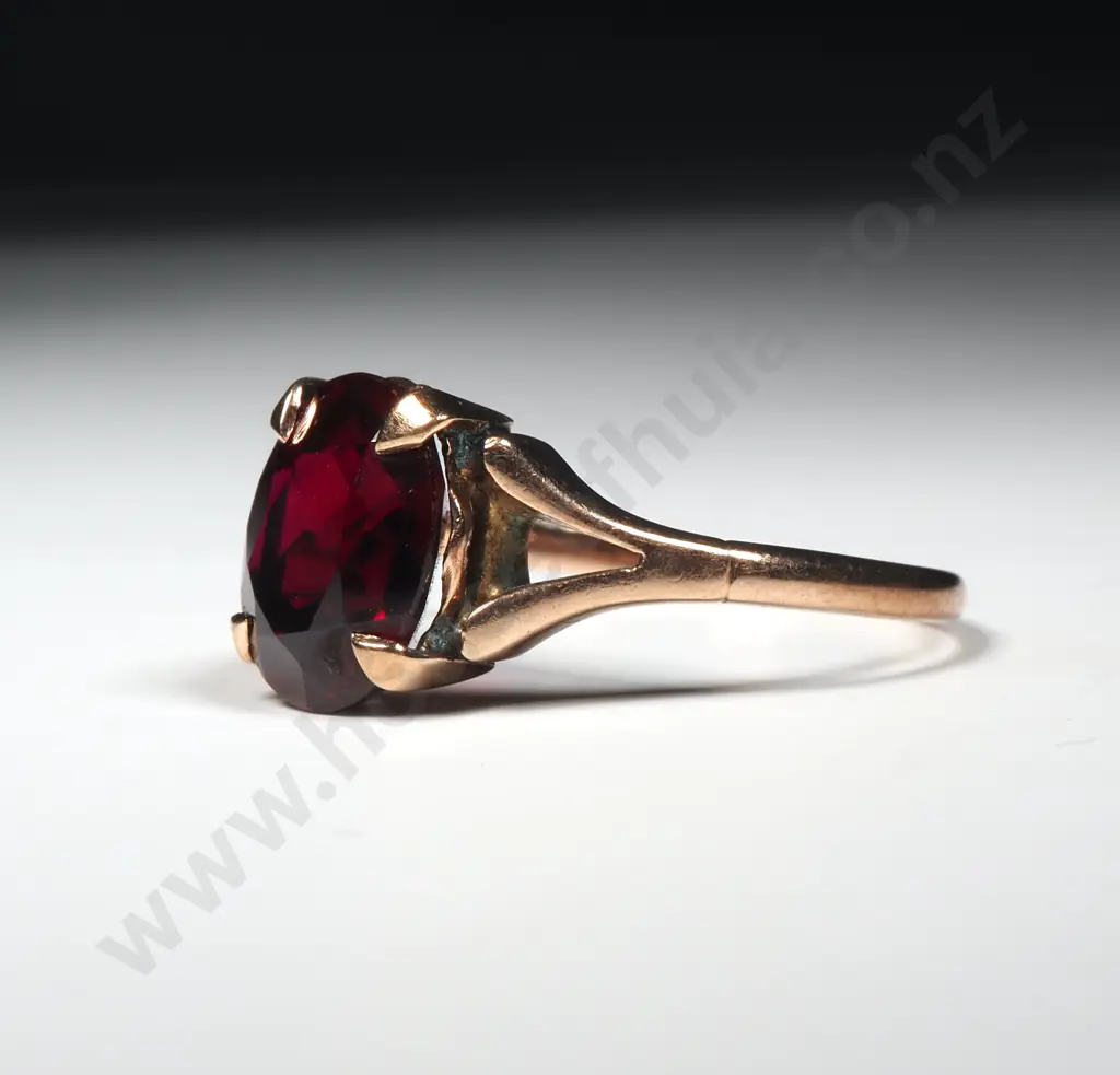 9ct Gold Red Gem Ring Image 1++