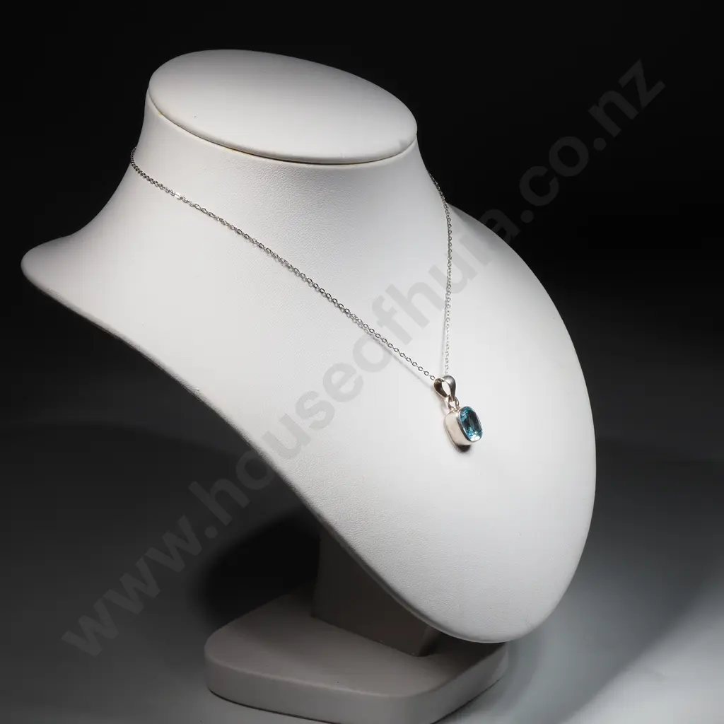 Sterling Silver Blue Stone Set Pendant & Chain Image 1++