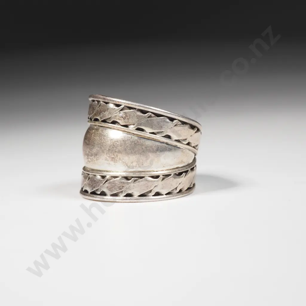 Decorative Silver Ring Image 1++