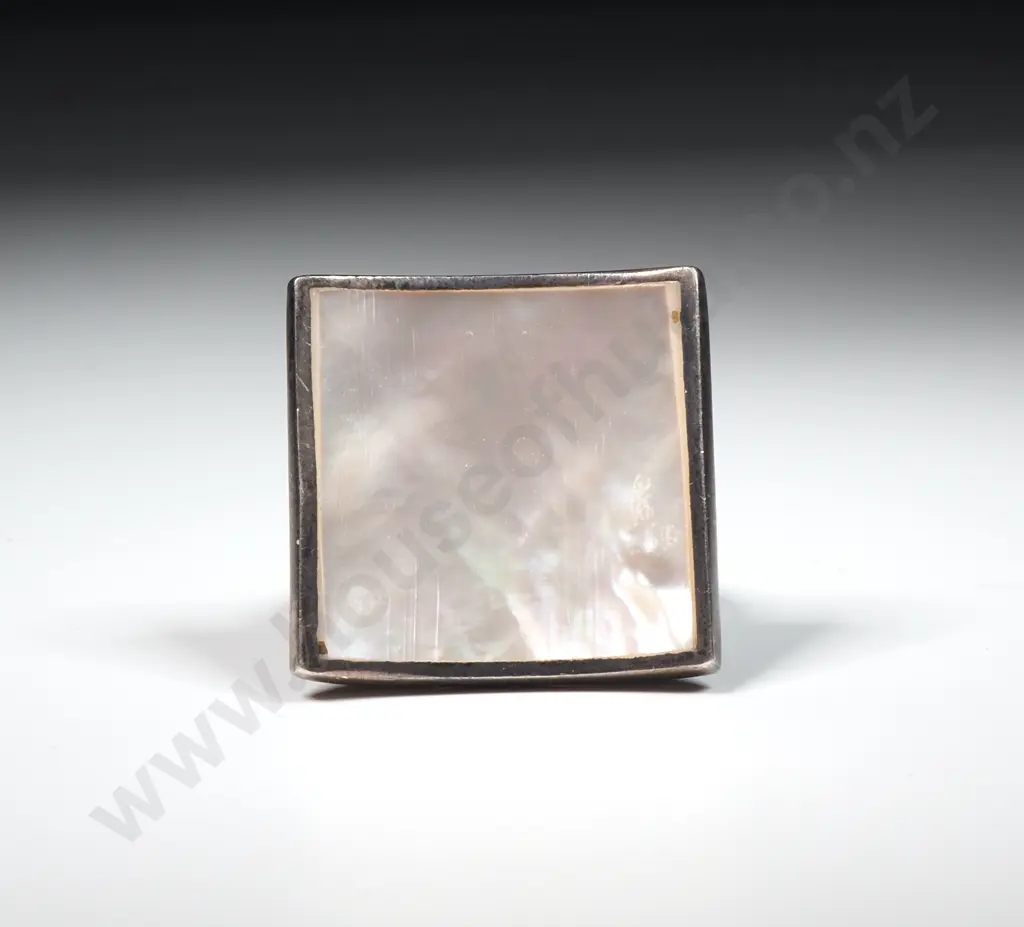 Sterling Silver Mother of Pearl Ring. Image 1++