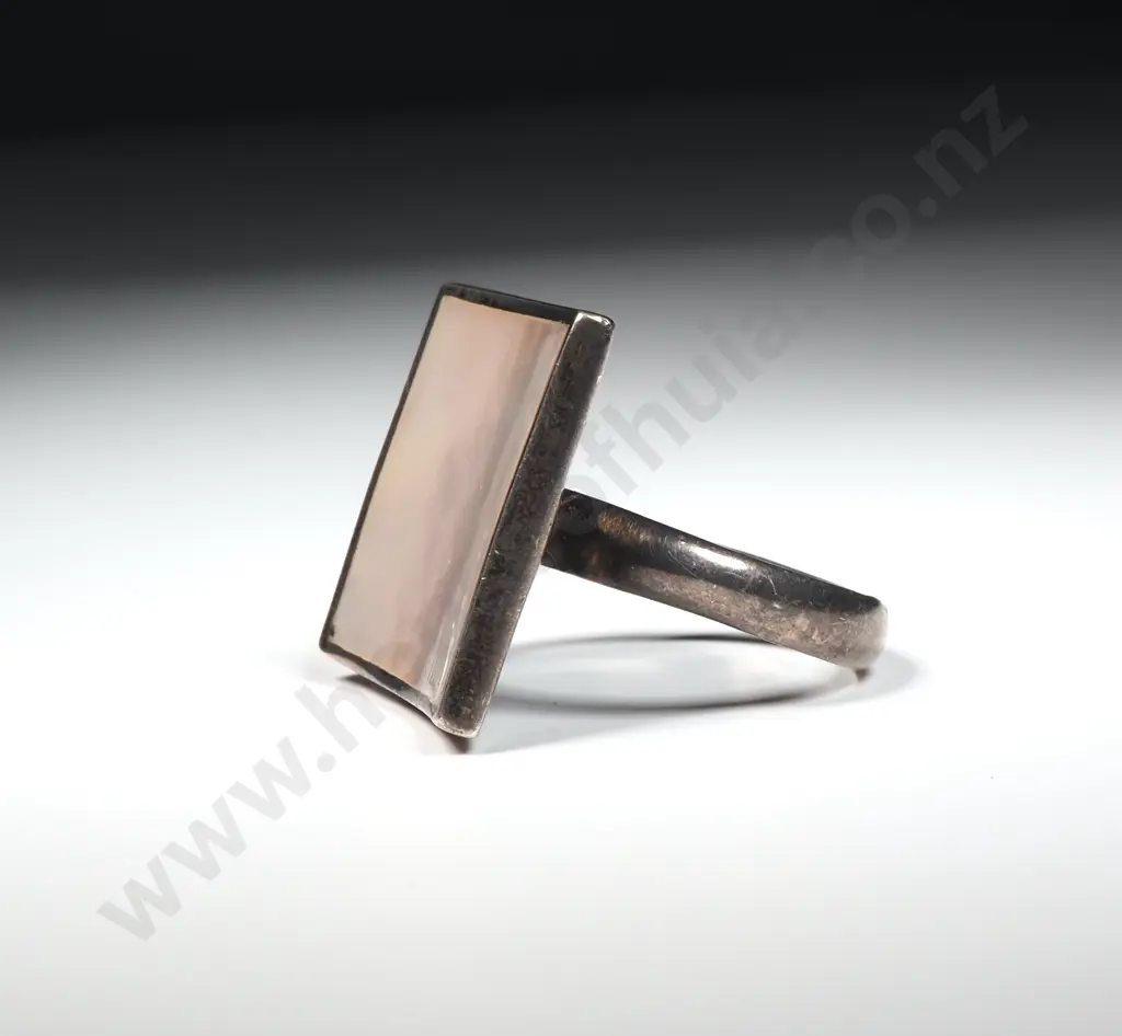 Sterling Silver Mother of Pearl Ring. Image 1++