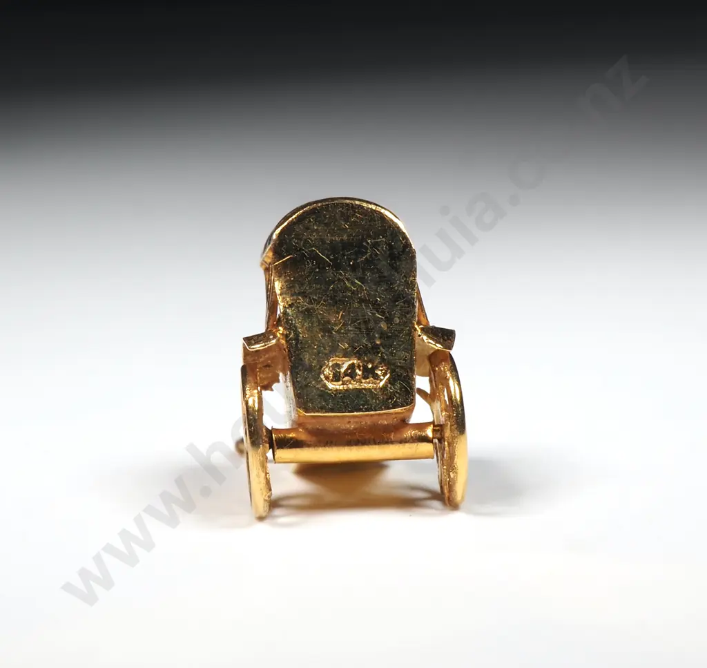 14ct Gold Charm Depicting  a Rickshaw  Image 1++