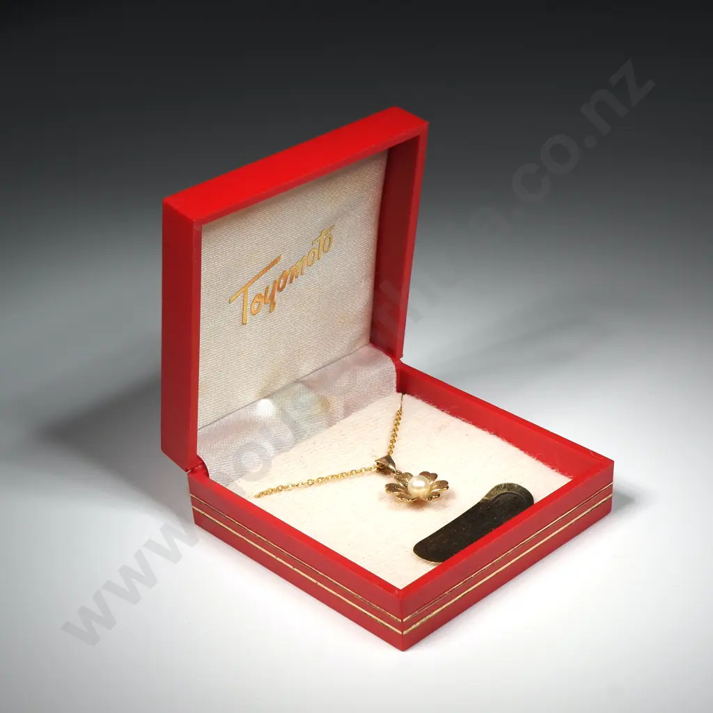 Boxed Toyomoto 24ct Rolled Gold Chain & Cultured Pearl Pendant. Image 1++