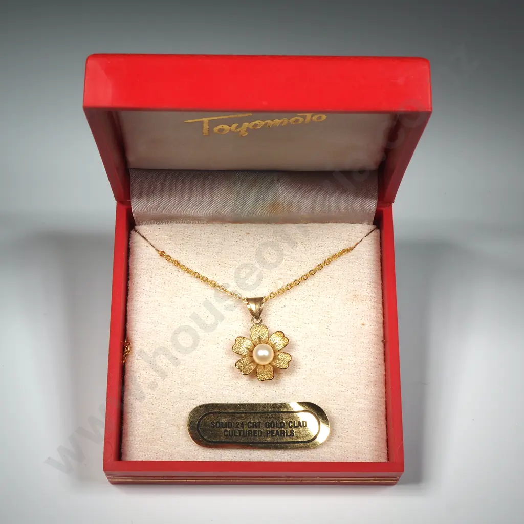 Boxed Toyomoto 24ct Rolled Gold Chain & Cultured Pearl Pendant. Image 1++