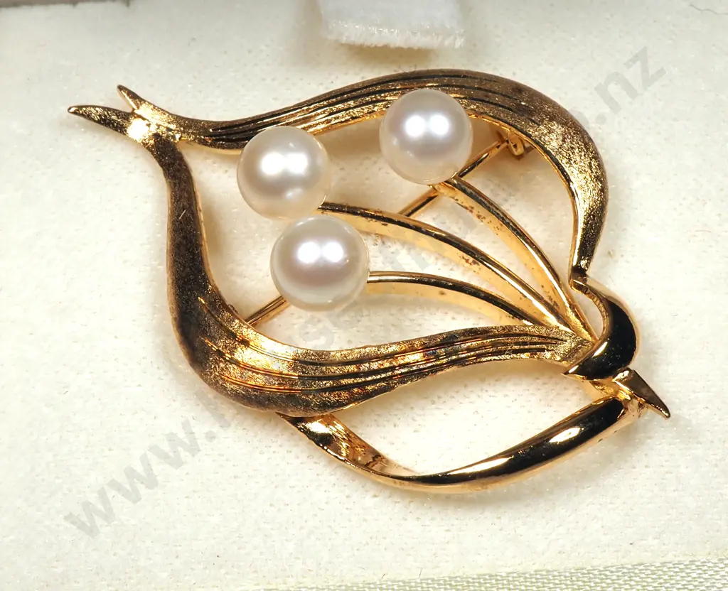 Boxed Toyomoto 14ct Gold Plate on Silver & Cultured Pearl Brooch. Image 1++