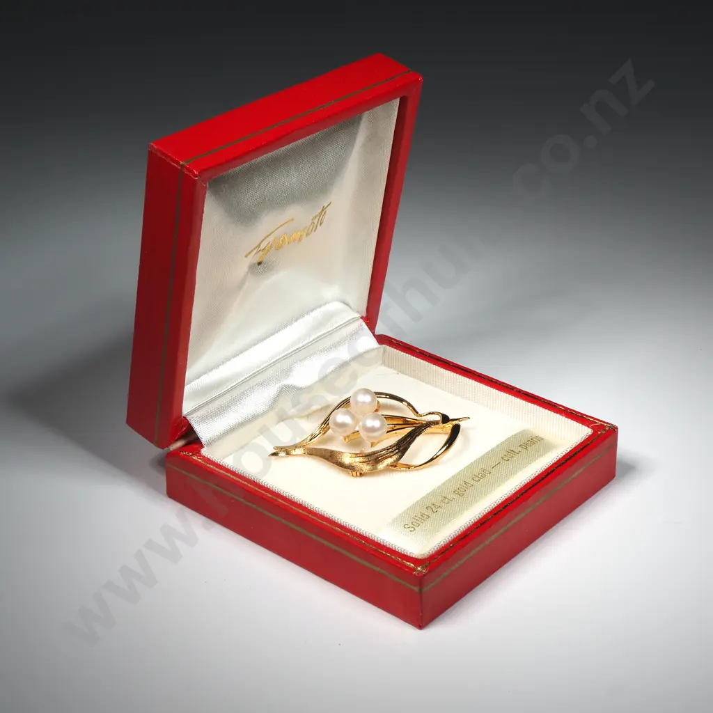 Boxed Toyomoto 14ct Gold Plate on Silver & Cultured Pearl Brooch. Image 1++