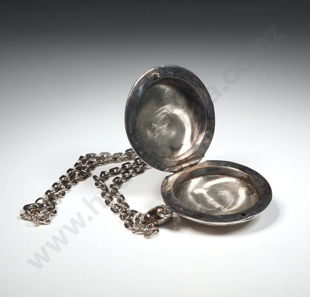 Sterling Silver Chain & Locket. Image 1++