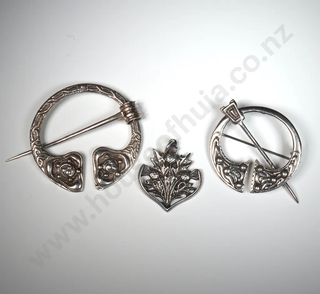 Three Sterling Silver Scottish Brooches Image 1++