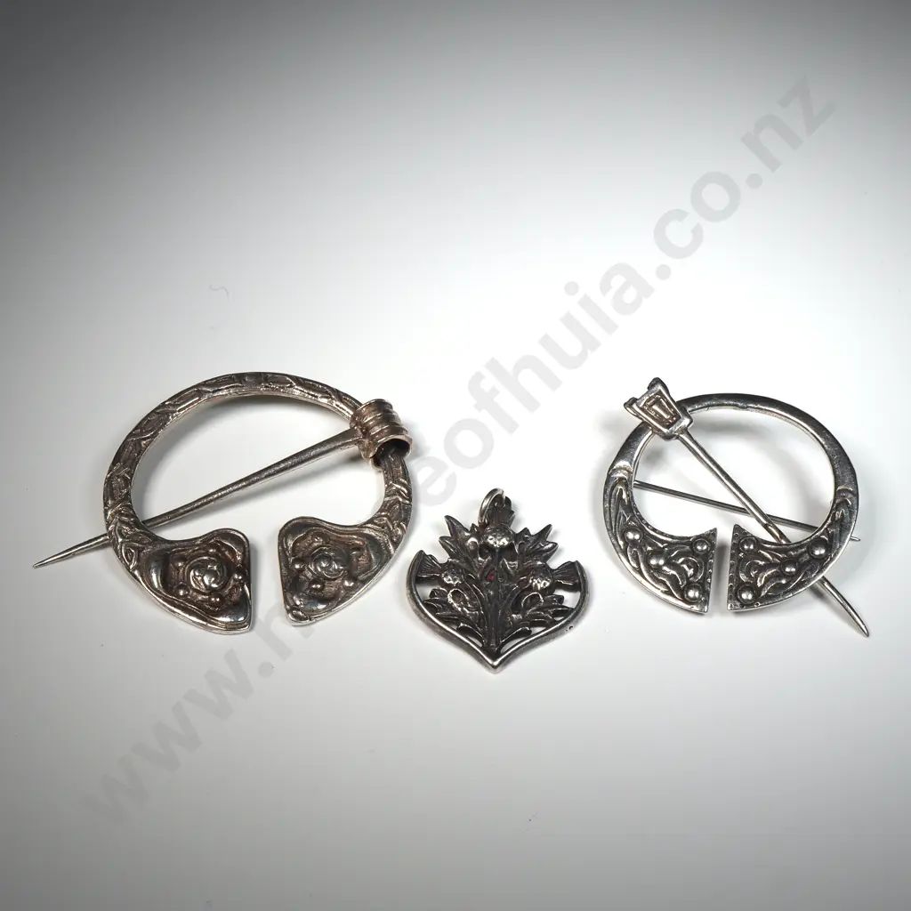 Three Sterling Silver Scottish Brooches Image 1++