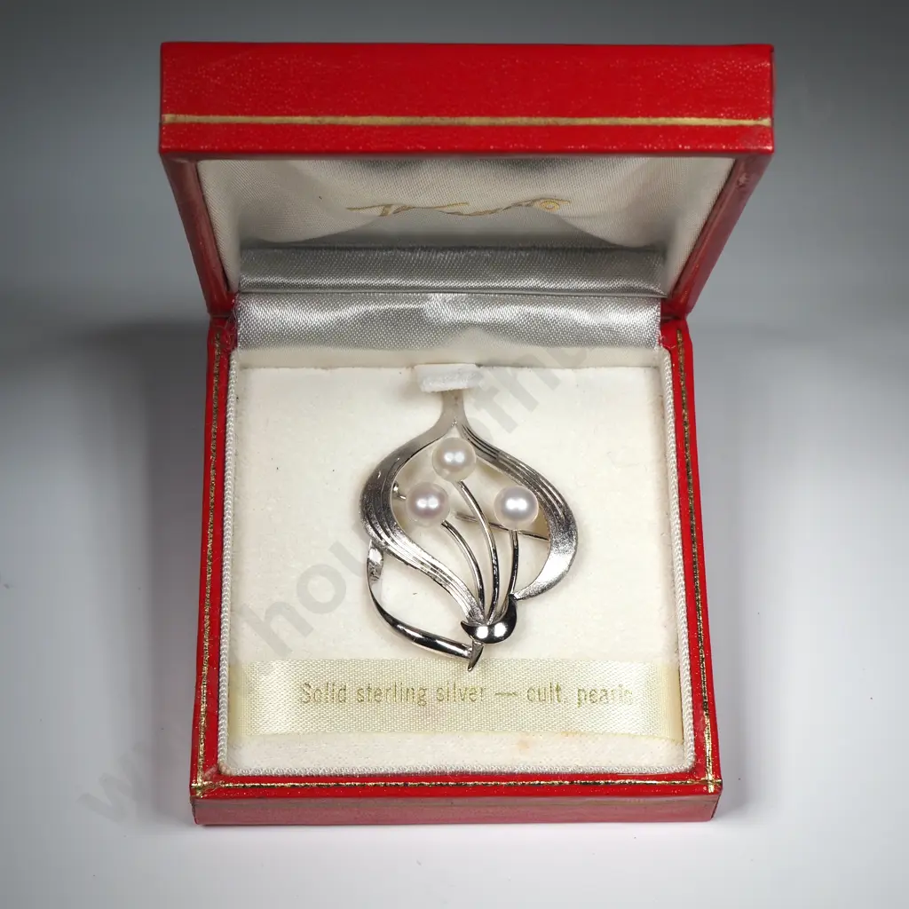 Boxed Toyomoto Sterling Silver & Cultured Pearl Brooch. Image 1++