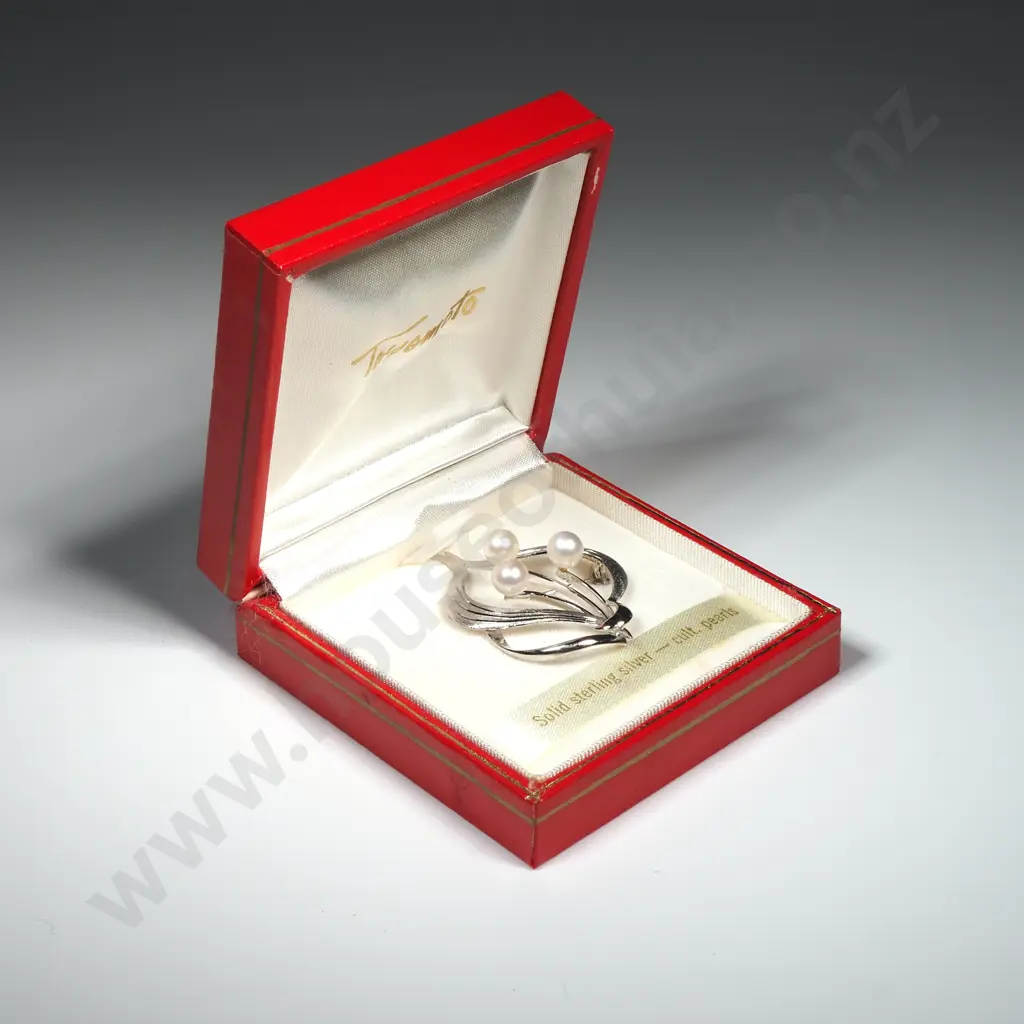 Boxed Toyomoto Sterling Silver & Cultured Pearl Brooch. Image 1++