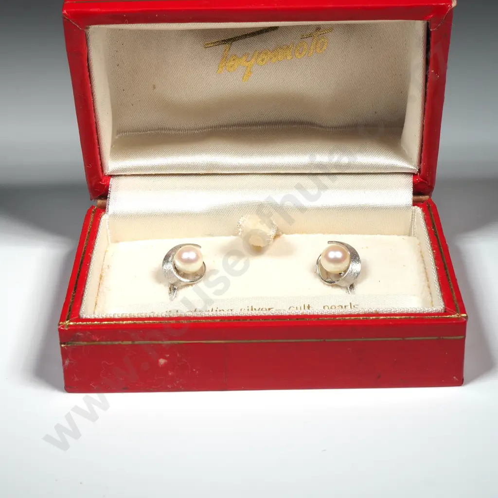Boxed Toyomoto Sterling Silver & Cultured Pearl Brooch. Image 1++