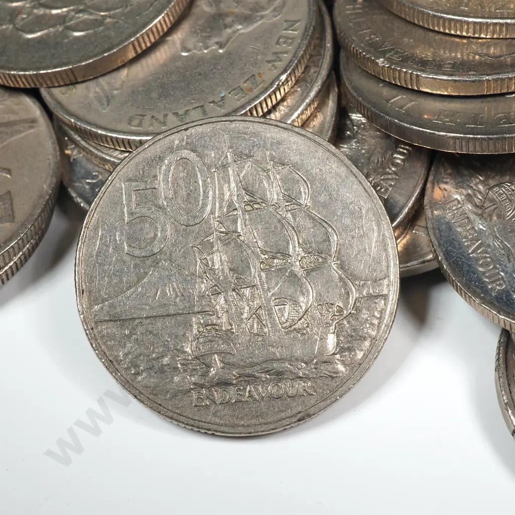 900 Grams of Old New Zealand 50 Cent Coins Image 1++