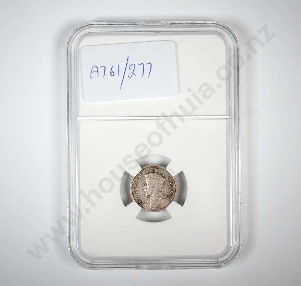 1935 New Zealand Threepence Coin - Better Grade Image 1++