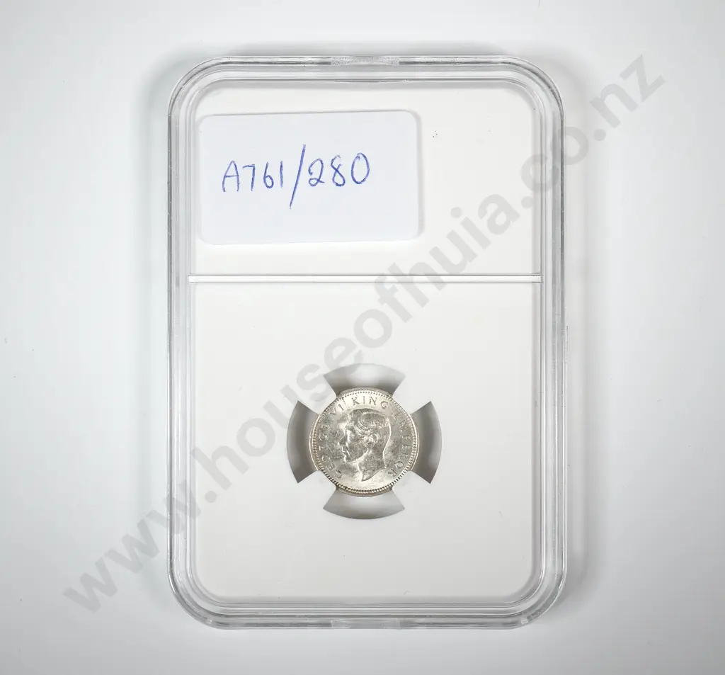 1939 New Zealand Threepence Coin - Better Grade Image 1++