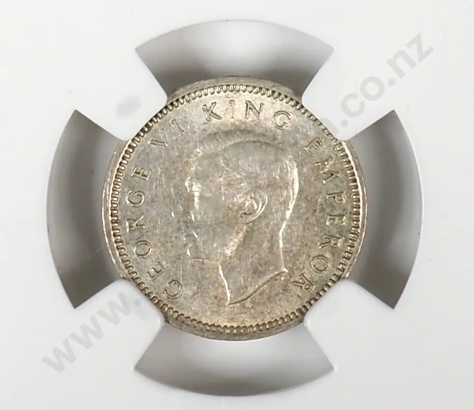 1940 New Zealand Threepence Coin - Better Grade Image 1++
