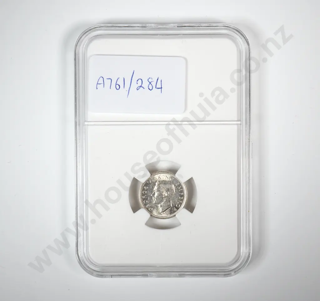 1943 New Zealand Threepence Coin - Better Grade Image 1++