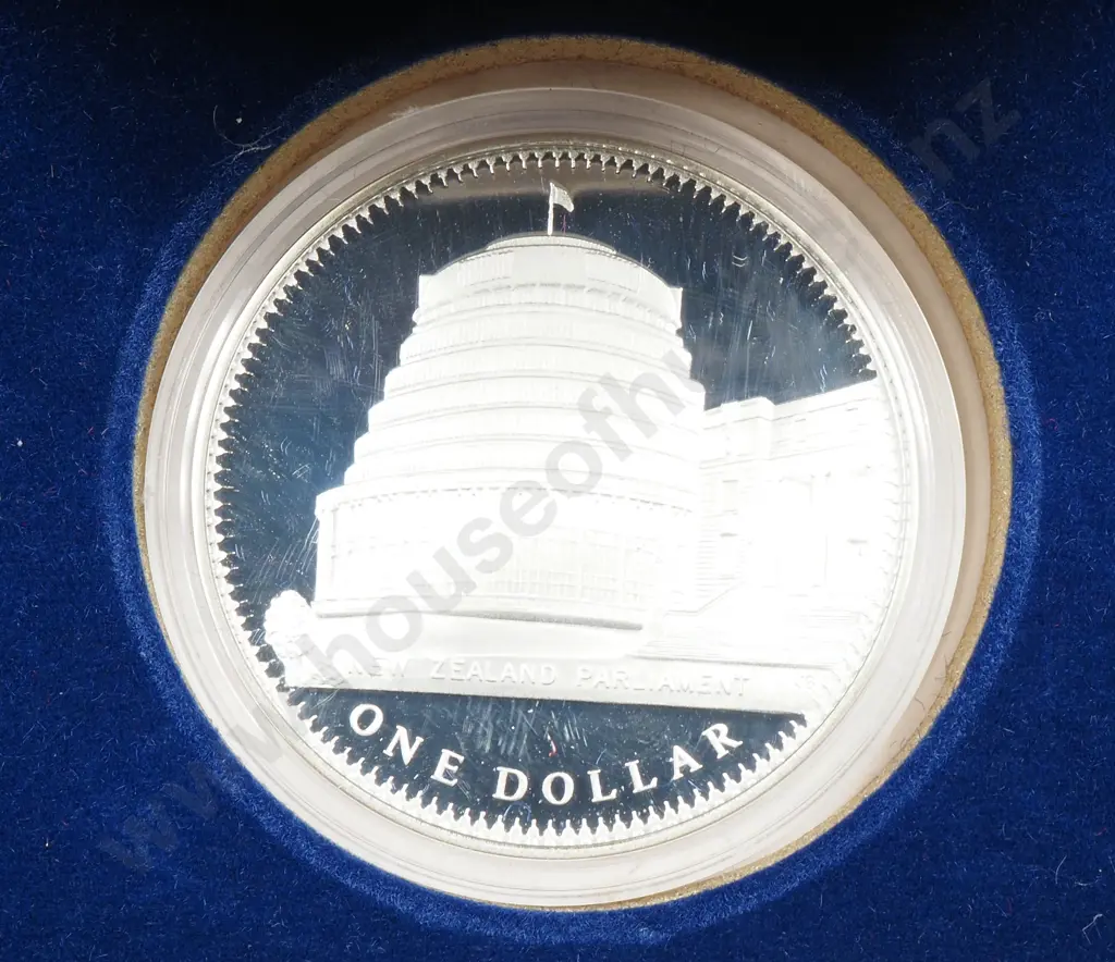 New Zealand Proof Silver Dollar Coin  Image 1++