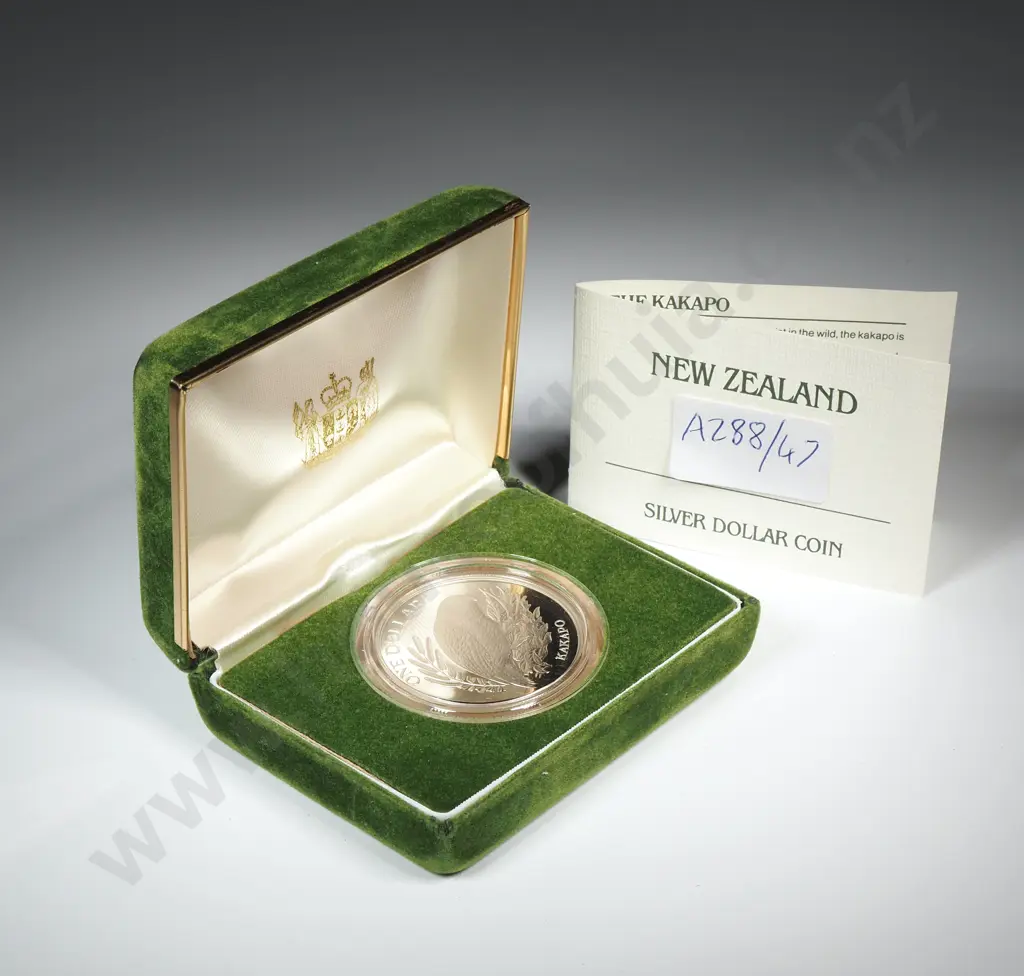 New Zealand Proof Silver Dollar Coin  Image 1++