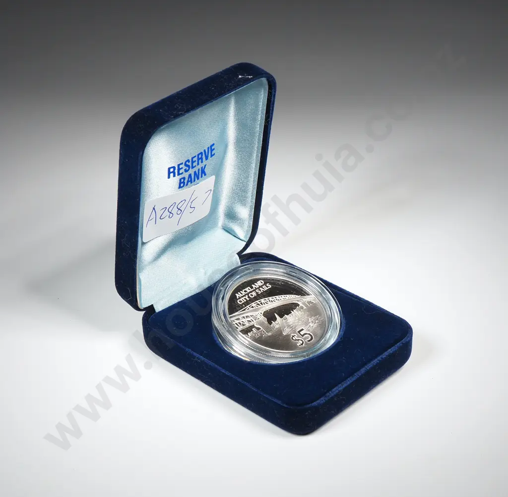 New Zealand Proof Silver Five Dollar Coin	 Image 1++