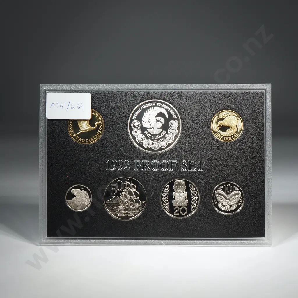 1992 New Zealand Proof Coin Set w Silver Dollar  Image 1++