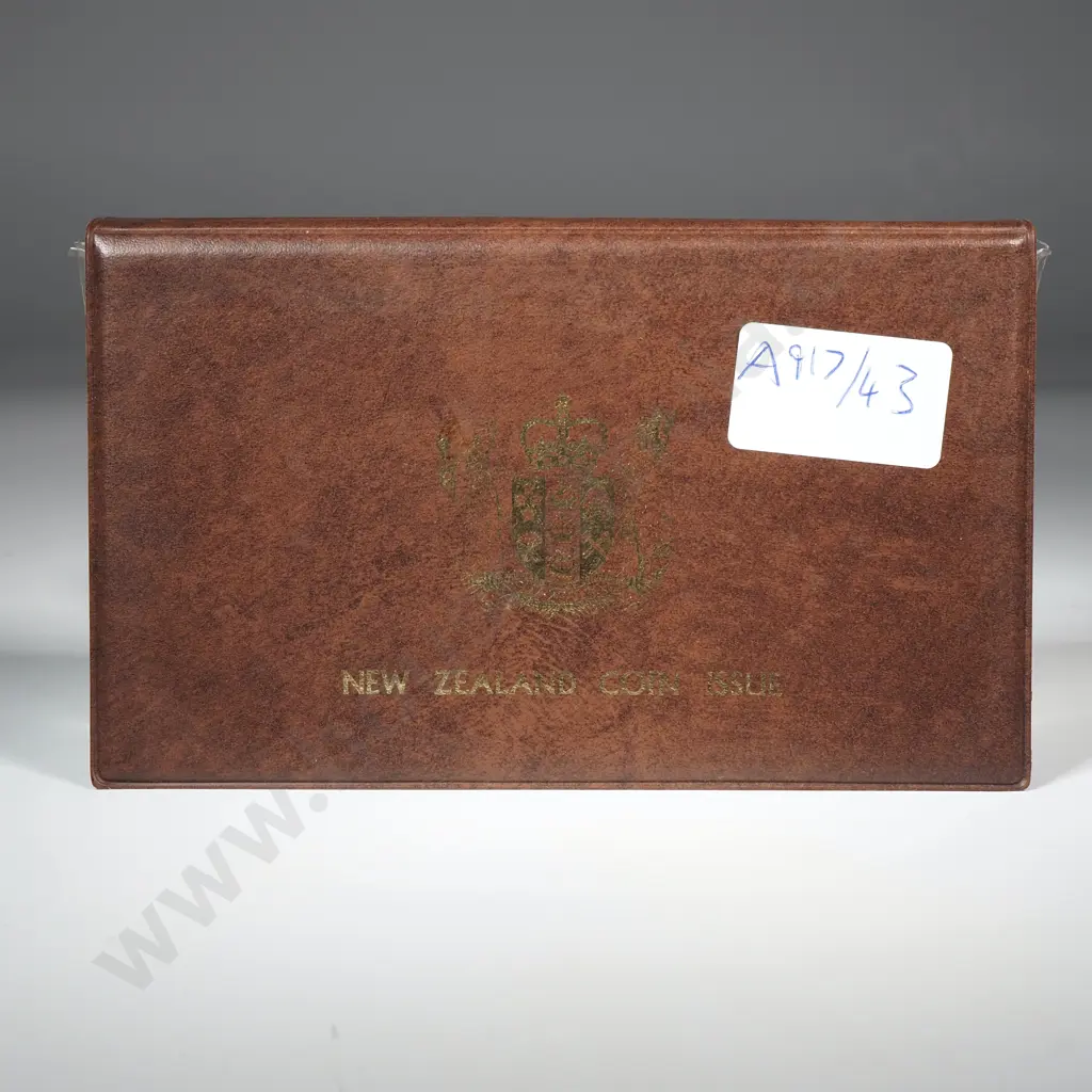 New Zealand Proof Coin Set w Silver One Dollar  Image 1++