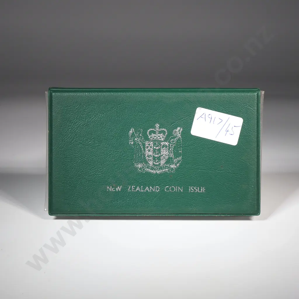 New Zealand Proof Coin Set w Silver One Dollar  Image 1++