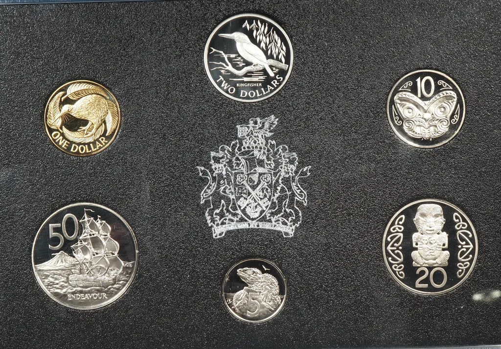1993 New Zealand Proof Coin Set w Silver Two Dollar  Image 1++